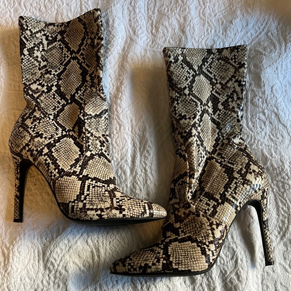 Heels - Picture 1 of 1